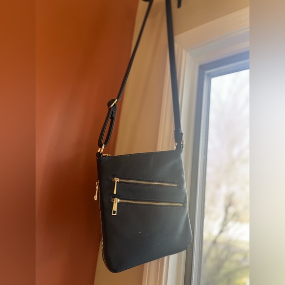 Navy with Golder Zipper Simply Noelle Purse with adjustable Shoulder Strap. - Picture 1 of 4